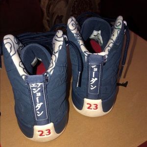 Jordan retro 12      size 5y